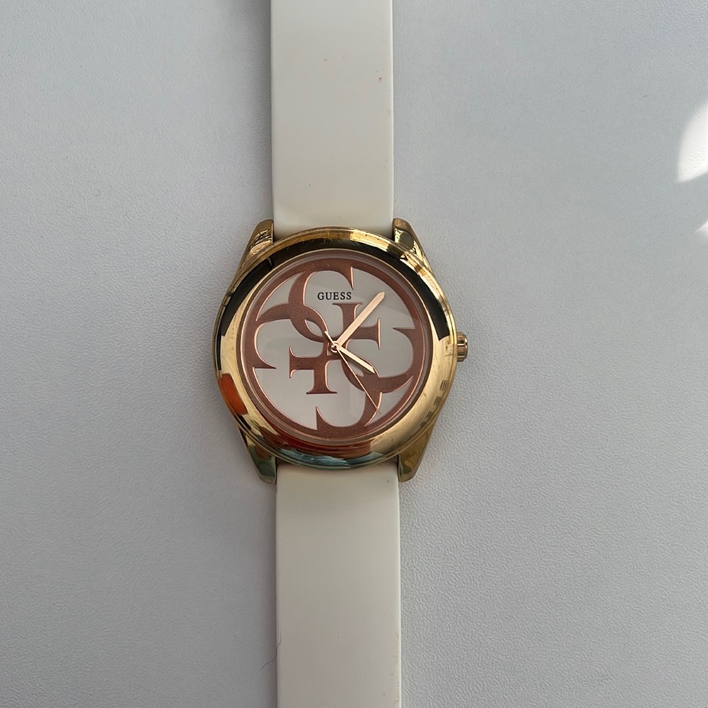 Guess G Twist White Dial Silicone Strap Ladies Watch